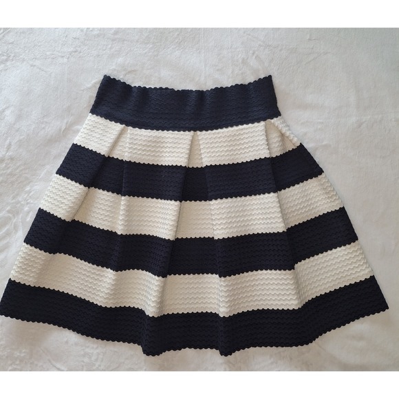 HONEY PUNCH Navy/White Striped Textured Structural Skirt ( Women's Small) - Picture 2 of 8